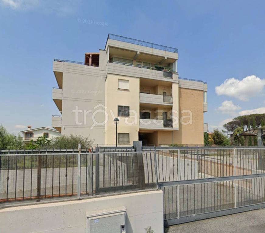 appartamento in vendita a Roma in zona Lunghezza