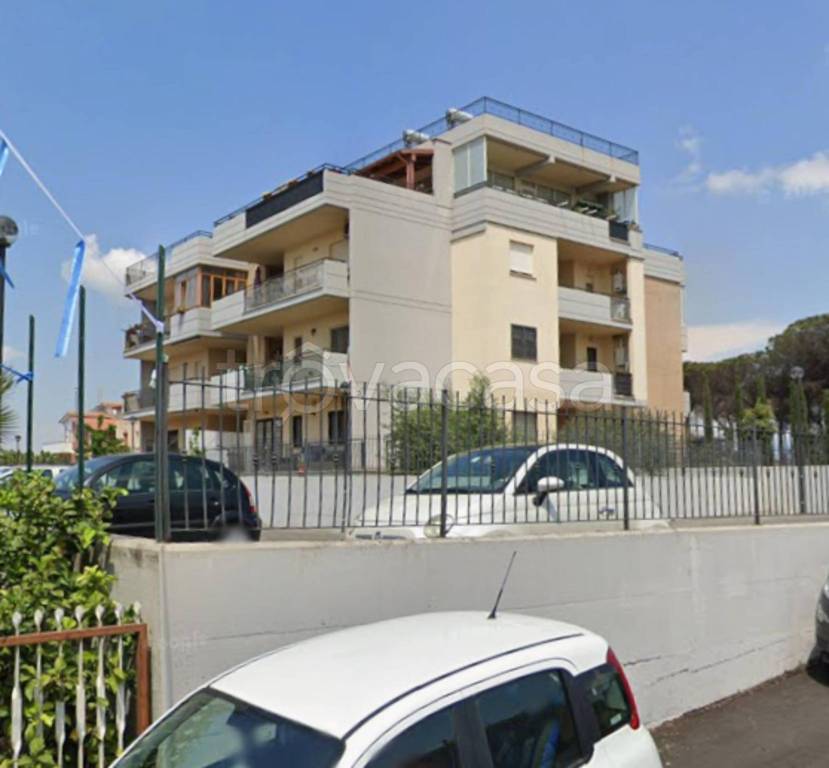 appartamento in vendita a Roma in zona Lunghezza