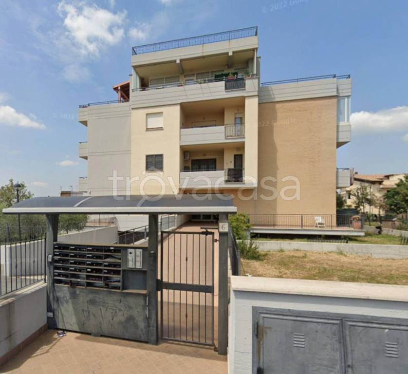 appartamento in vendita a Roma in zona Lunghezza