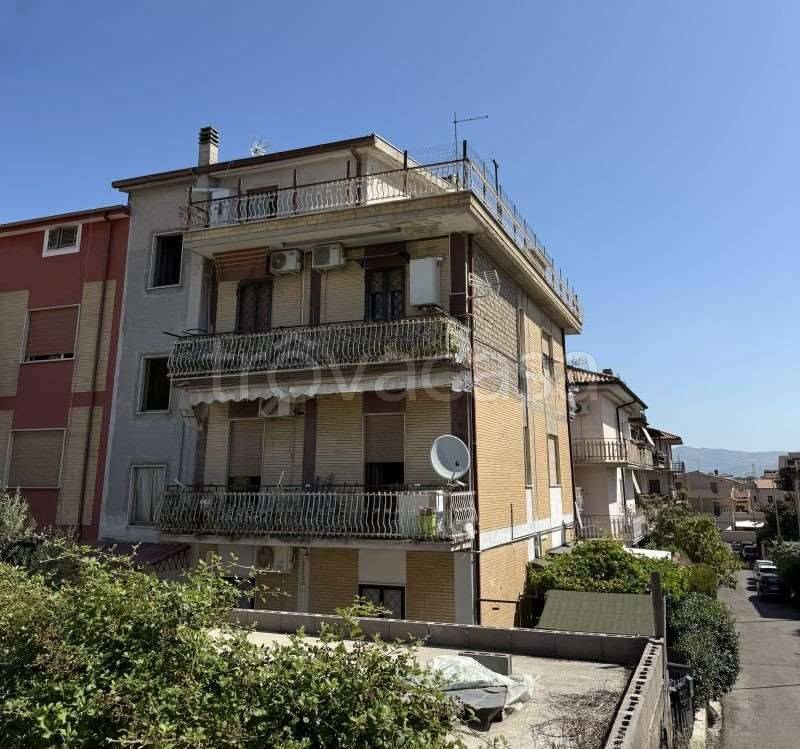 appartamento in vendita a Roma in zona Castelverde