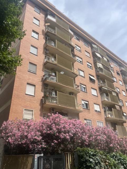 appartamento in vendita a Roma in zona Ardeatino