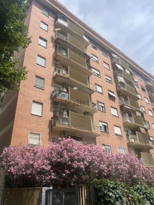 appartamento in vendita a Roma in zona Ardeatino