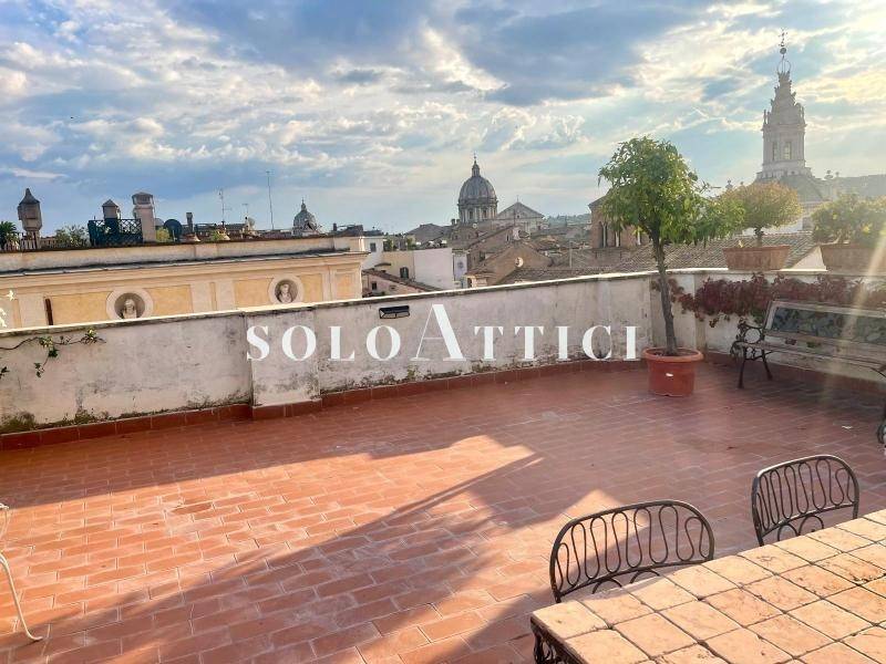 appartamento in vendita a Roma in zona Parione/Sant'Eustachio