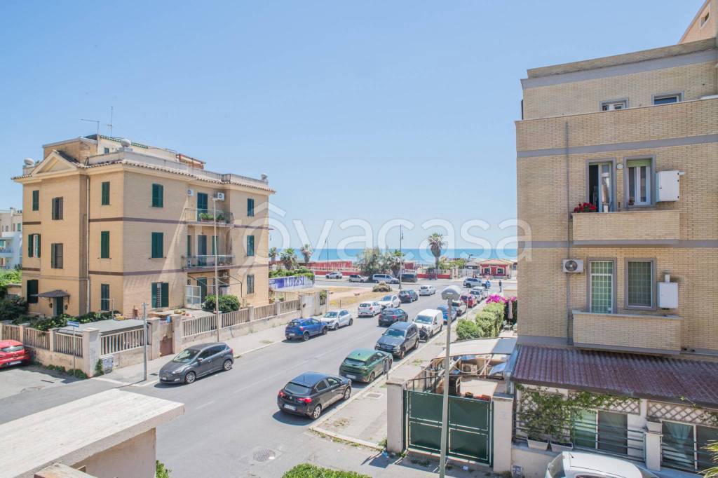 appartamento in vendita a Roma in zona Ostia