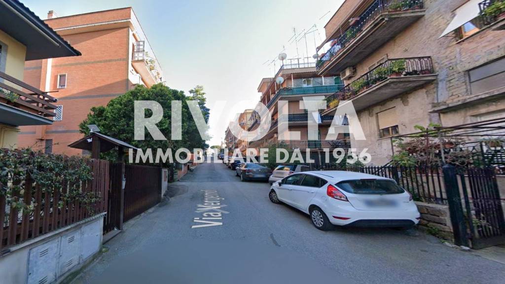 appartamento in vendita a Roma in zona Tomba di Nerone