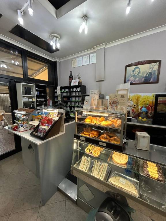 negozio in vendita a Roma in zona Primavalle