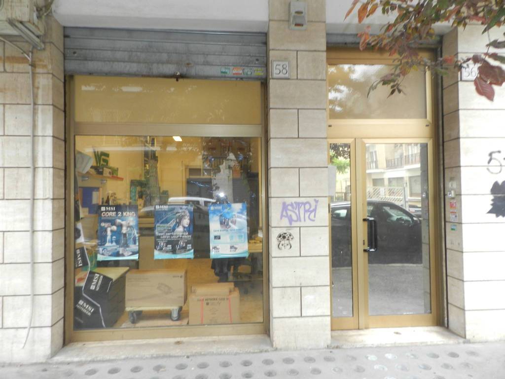 negozio in vendita a Roma in zona Portuense