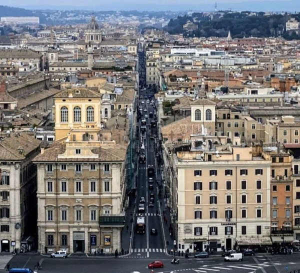 appartamento in vendita a Roma in zona Trevi-Colonna