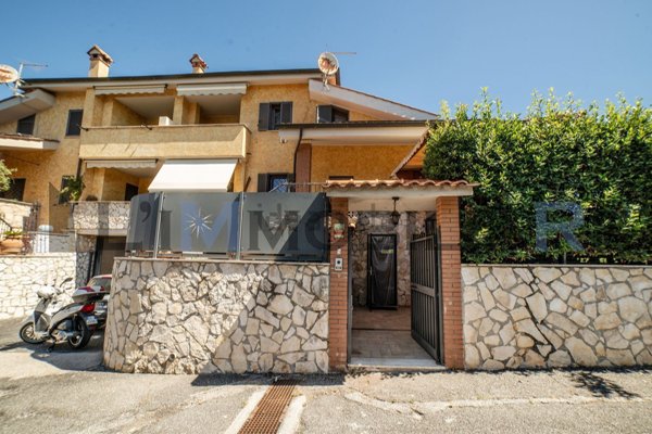 casa indipendente in vendita a Roma in zona Trigoria