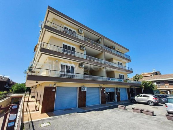 appartamento in vendita a Roma in zona Casal Morena