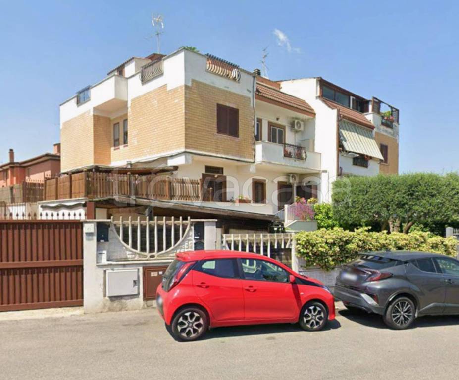 appartamento in vendita a Roma in zona Torre Gaia