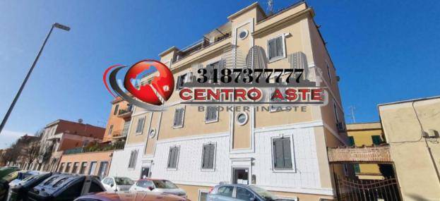 appartamento in vendita a Roma in zona Tuscolano