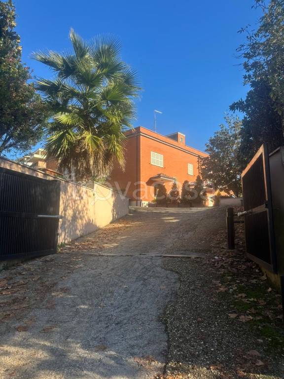 casa indipendente in vendita a Roma in zona Cinecittà