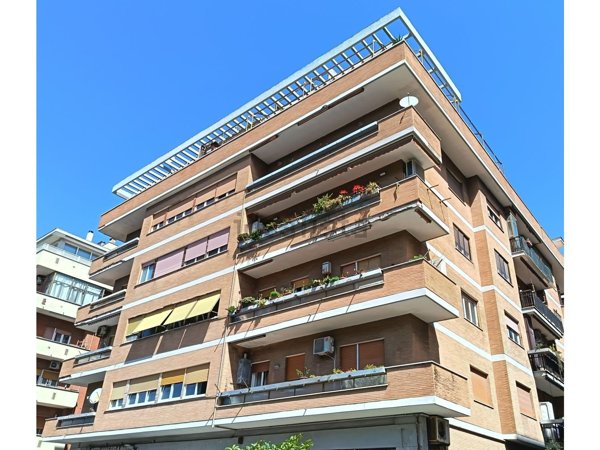 appartamento in vendita a Roma in zona Ostia