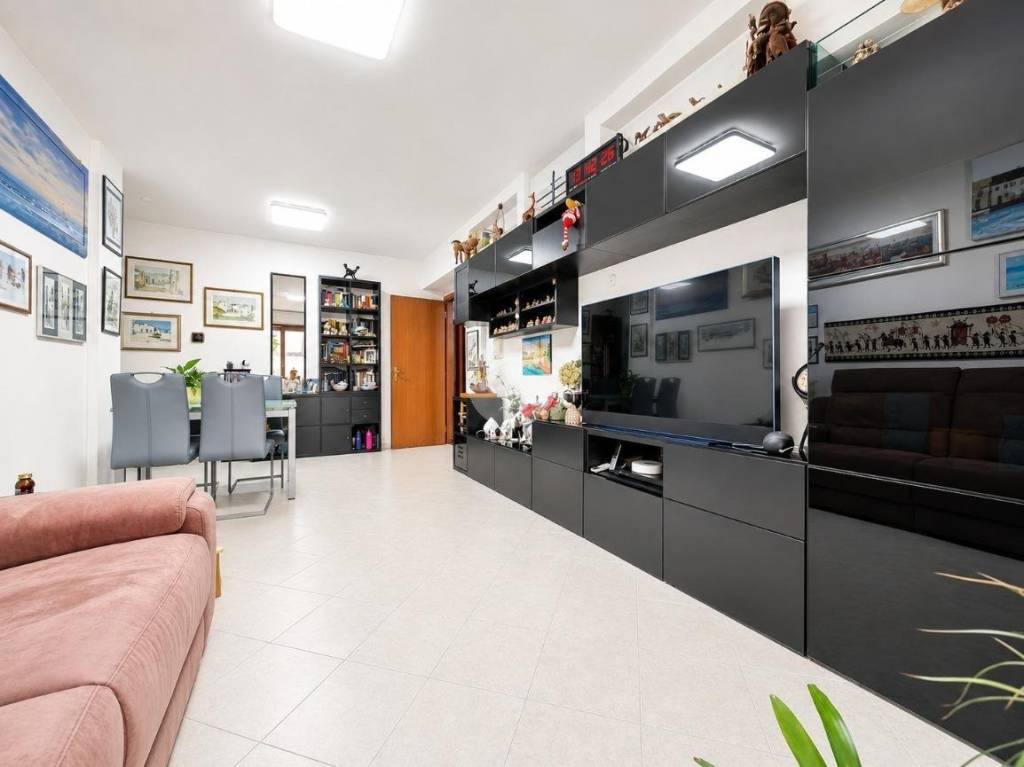 appartamento in vendita a Roma in zona Fonte Laurentina