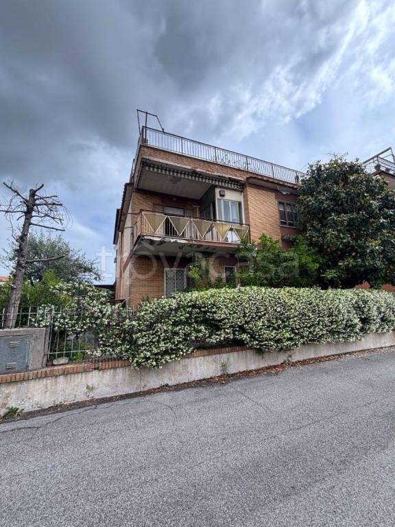 appartamento in vendita a Roma in zona Settecamini