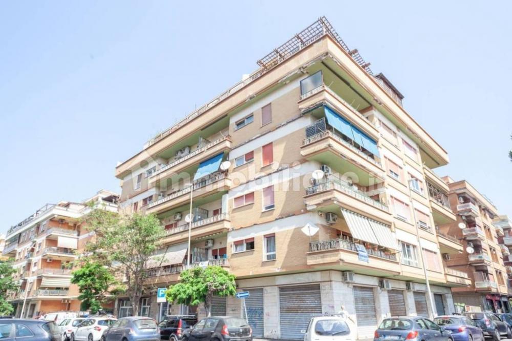 appartamento in vendita a Roma in zona Ostia