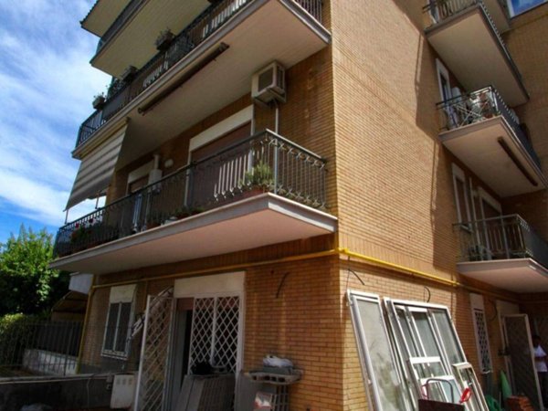 appartamento in vendita a Roma in zona Appio Pignatelli