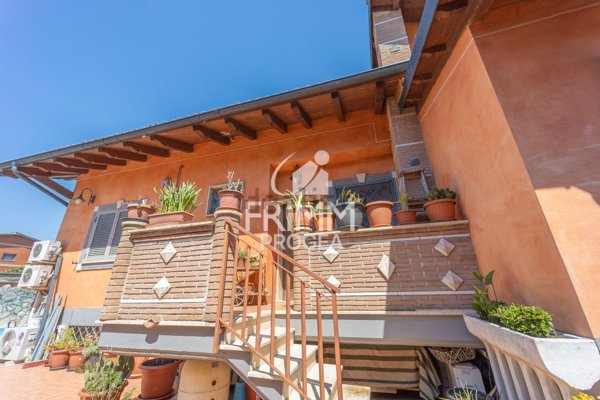 casa indipendente in vendita a Roma in zona Giardini di Corcolle