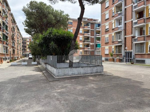 appartamento in vendita a Roma in zona Ostiense