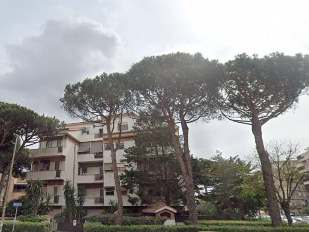 appartamento in vendita a Roma in zona Ostia