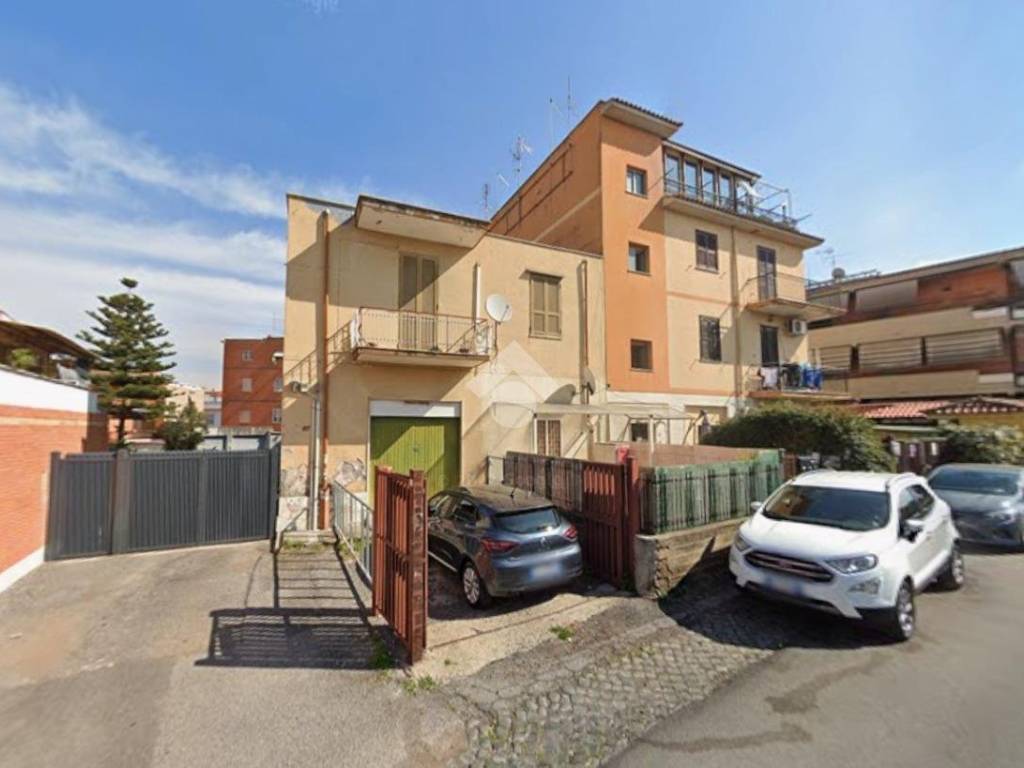 appartamento in vendita a Roma in zona Torre Maura