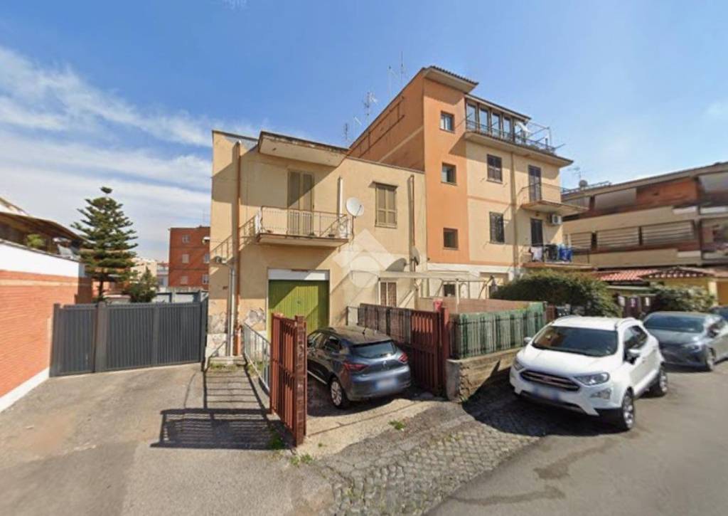 appartamento in vendita a Roma in zona Torre Maura