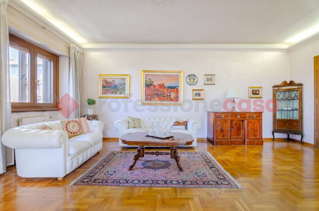 appartamento in vendita a Roma in zona Ardeatino