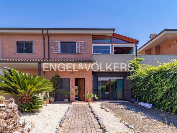 casa indipendente in vendita a Roma in zona Acilia