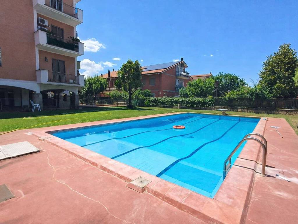 appartamento in vendita a Roma in zona Casal Morena