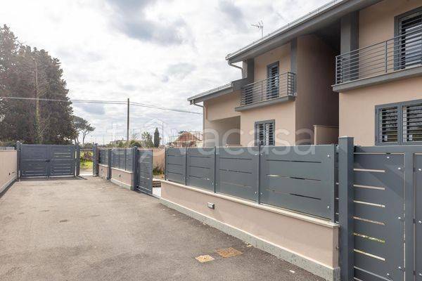 casa indipendente in vendita a Roma in zona Acilia