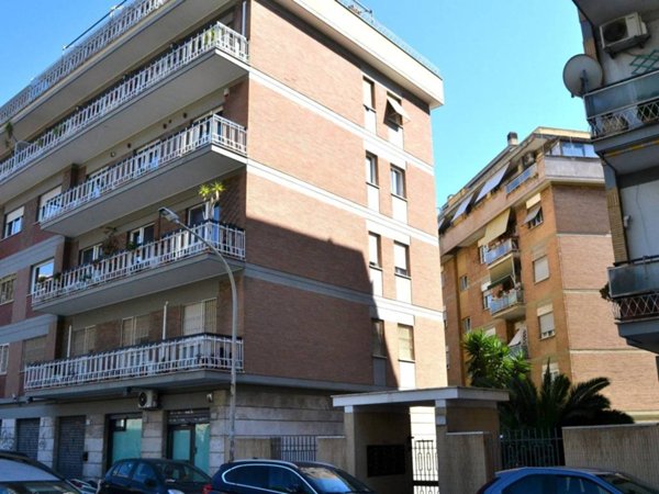 appartamento in vendita a Roma in zona Appio Latino
