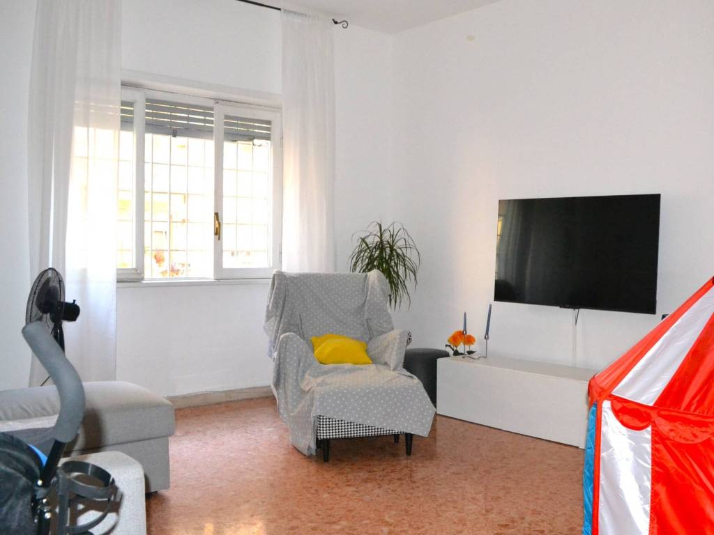 appartamento in vendita a Roma in zona Appio Latino