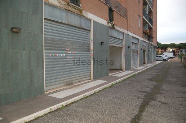 ufficio in vendita a Roma in zona Torre Angela