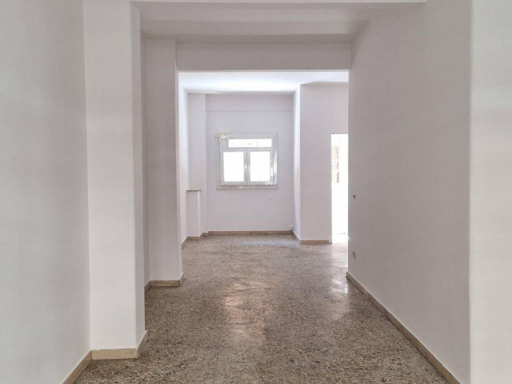 negozio in vendita a Roma in zona Portuense