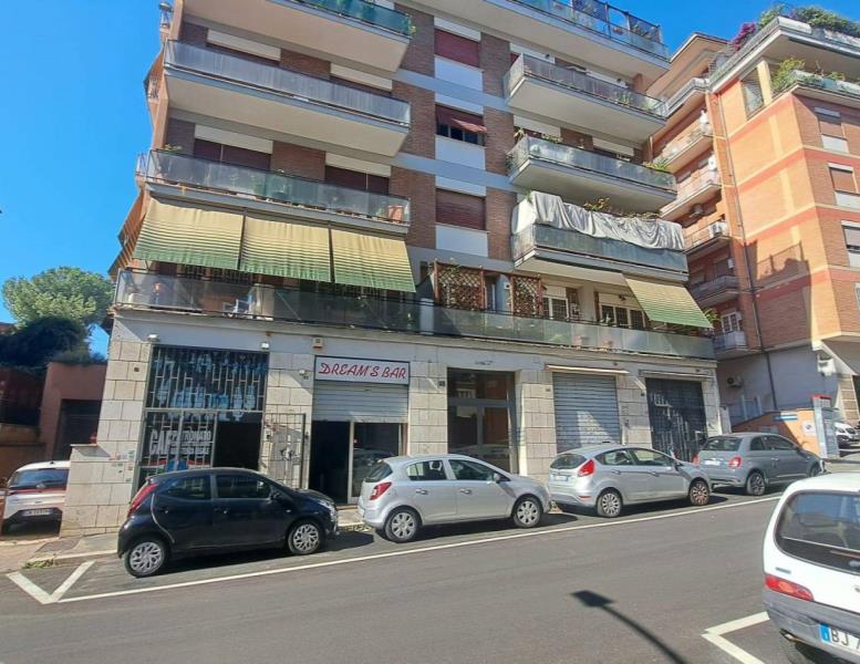 locale commerciale in vendita a Roma in zona Gianicolense