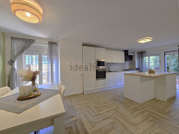 appartamento in vendita a Roma in zona Axa