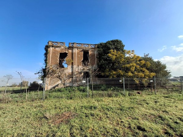 casale in vendita a Roma in zona Appio Pignatelli