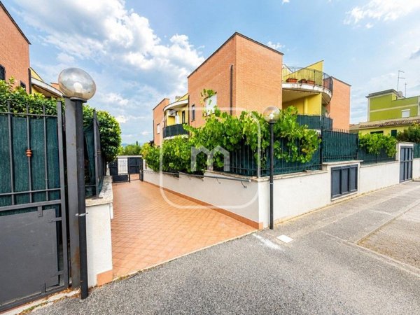 appartamento in vendita a Roma in zona Lunghezza