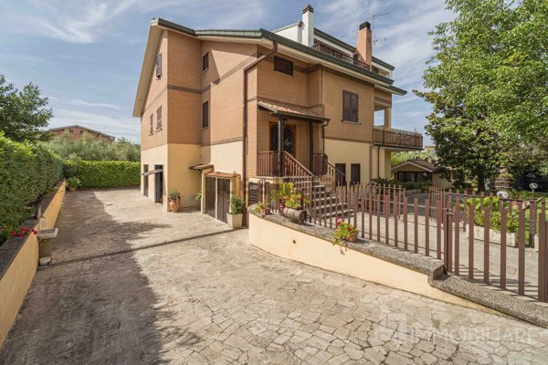 appartamento in vendita a Roma in zona Borghesiana