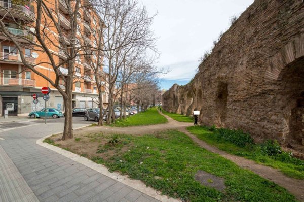 ufficio in vendita a Roma in zona Alessandrino