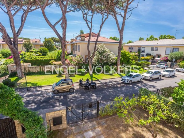 casa indipendente in vendita a Roma in zona Casal Palocco