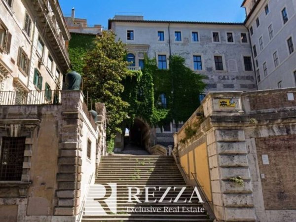 negozio in vendita a Roma in zona Rione Monti/Campitelli