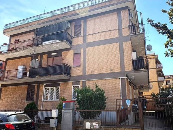 appartamento in vendita a Roma in zona Torre Angela
