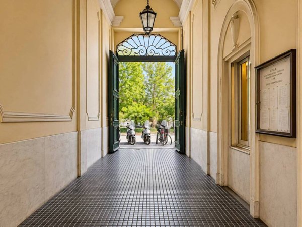 ufficio in vendita a Roma in zona Testaccio