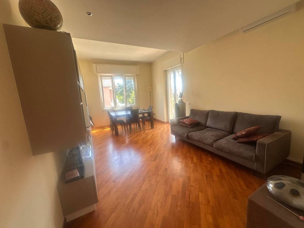 appartamento in vendita a Roma in zona Appio Pignatelli