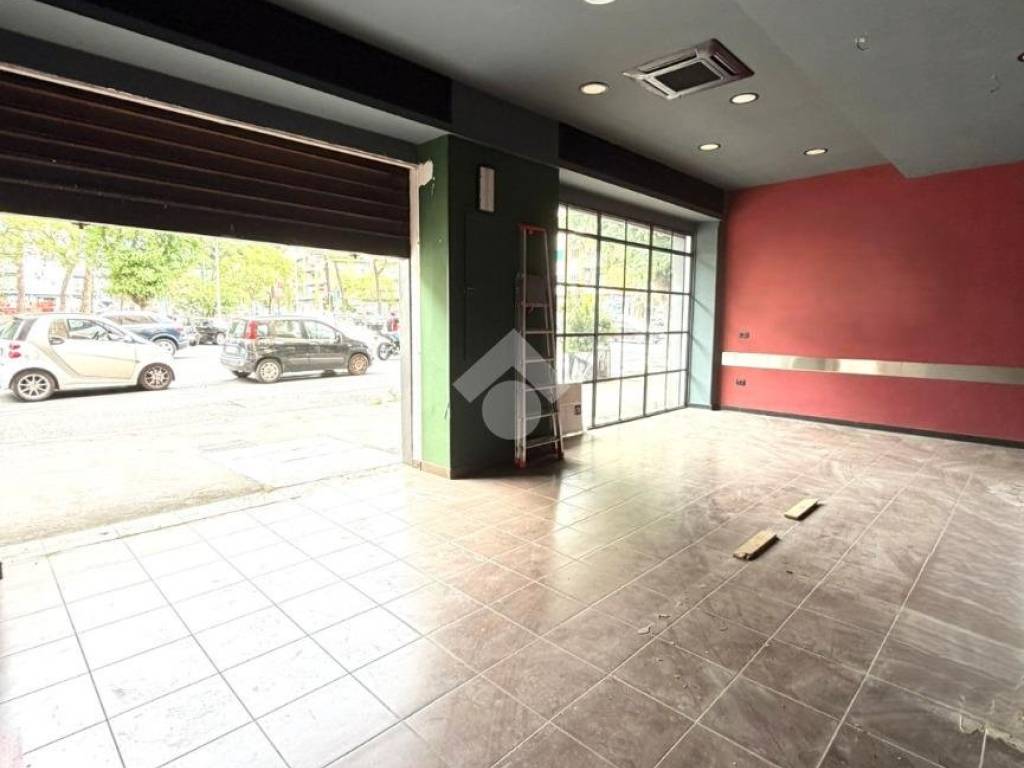 negozio in vendita a Roma in zona Prenestino-Centocelle