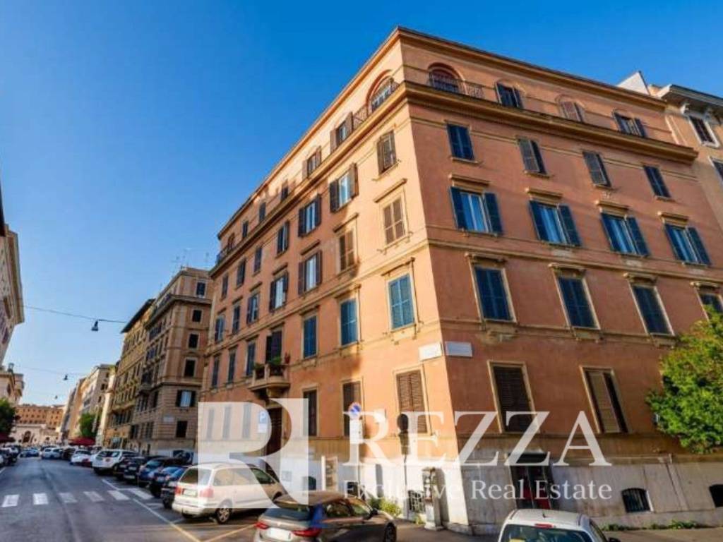 negozio in vendita a Roma in zona Rione Borgo