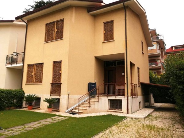 casa indipendente in vendita a Roma in zona Monte Sacro/Talenti