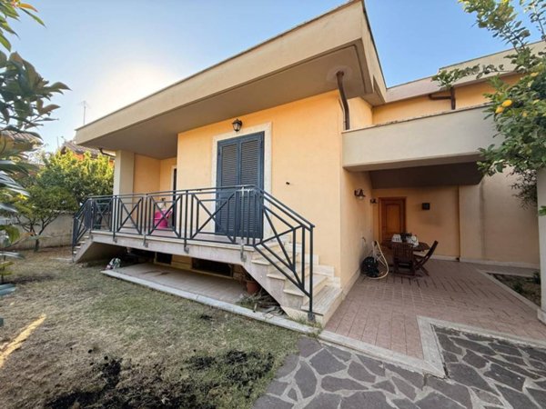 casa indipendente in vendita a Roma in zona Infernetto